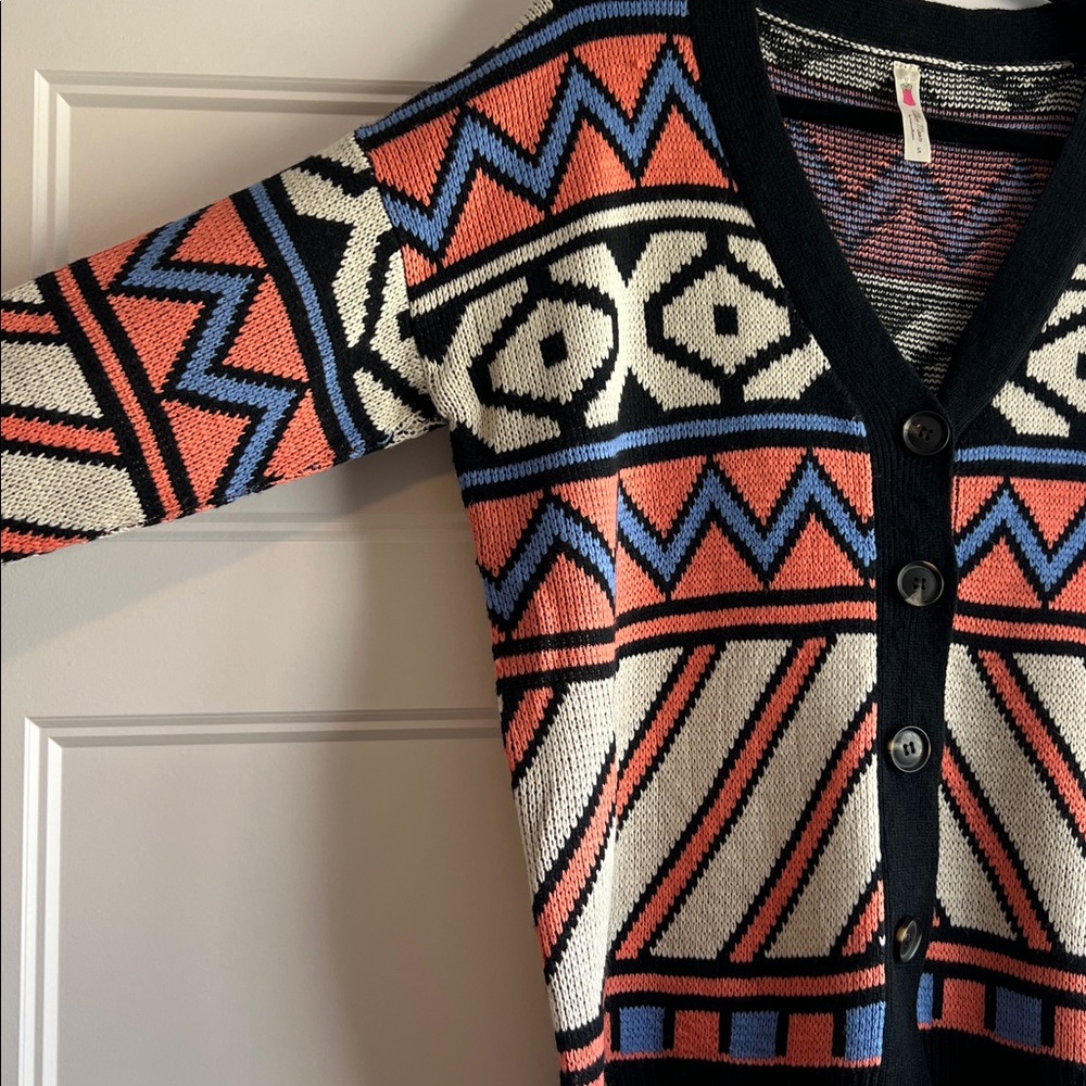 Geometric Button Cardigan - Picture 5 of 8
